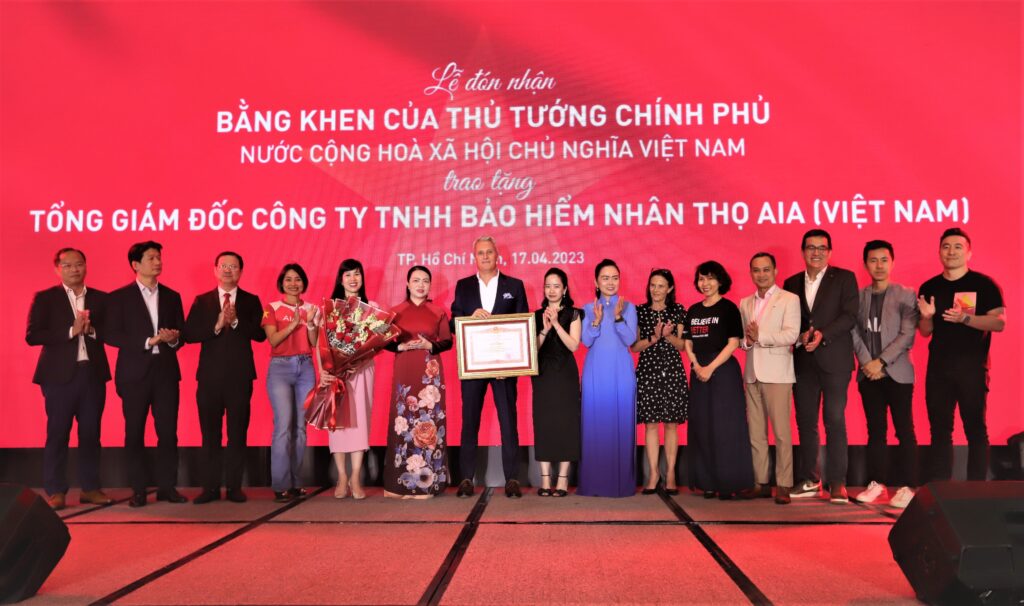 AIA Việt Nam nhận bằng khen của thủ tướng chính phủ